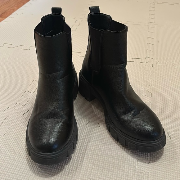 ARDENE I BLACK BOOT - Picture 1 of 3